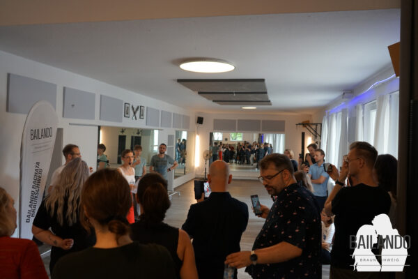 NEUER TERMIN Waves & Bodymovement - So. 09.11.2025 - – Bild 2